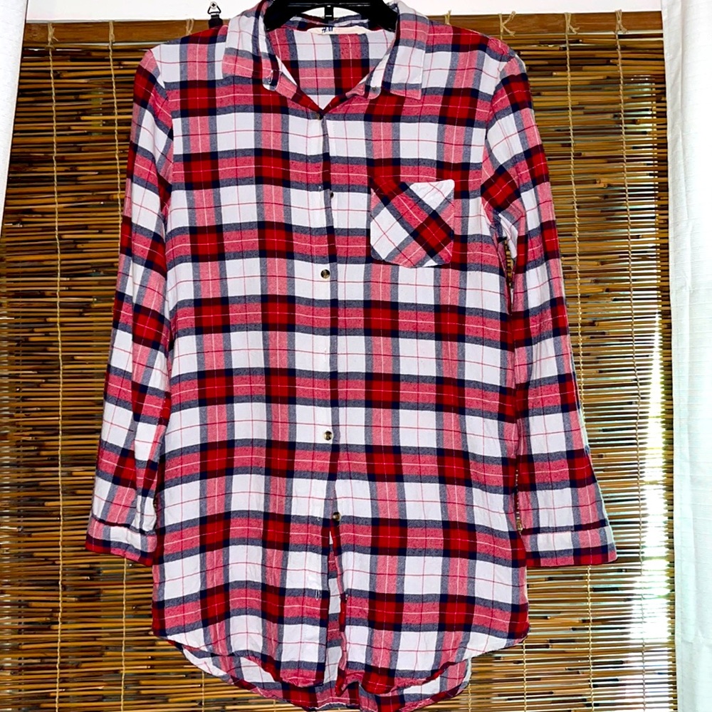 H&M Flowy Red&Blue Flannel Button-Up top♥️💙